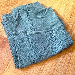 Zyia serpent size 4 luxe legging